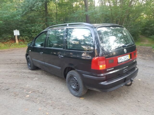 Черный Фольксваген Шаран, объемом двигателя 1.9 л и пробегом 235 тыс. км за 4063 $, фото 6 на Automoto.ua