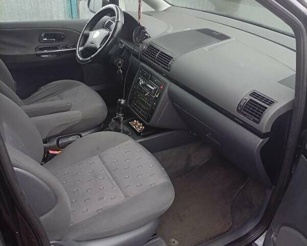 Черный Фольксваген Шаран, объемом двигателя 1.9 л и пробегом 350 тыс. км за 5000 $, фото 17 на Automoto.ua