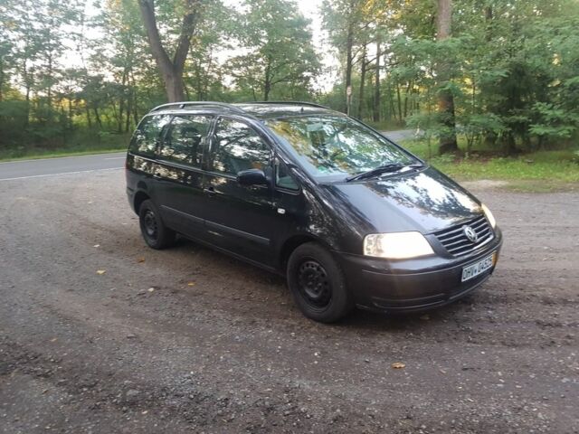 Черный Фольксваген Шаран, объемом двигателя 1.9 л и пробегом 235 тыс. км за 4063 $, фото 2 на Automoto.ua