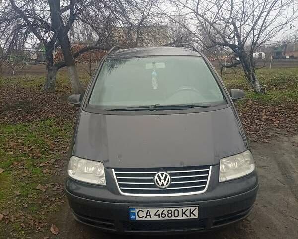 Черный Фольксваген Шаран, объемом двигателя 1.9 л и пробегом 350 тыс. км за 5000 $, фото 4 на Automoto.ua