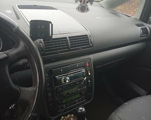 Черный Фольксваген Шаран, объемом двигателя 1.9 л и пробегом 350 тыс. км за 5000 $, фото 7 на Automoto.ua