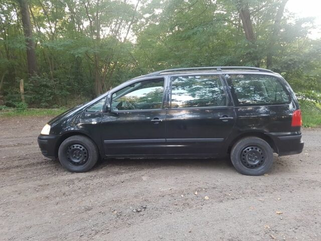 Черный Фольксваген Шаран, объемом двигателя 1.9 л и пробегом 235 тыс. км за 4063 $, фото 7 на Automoto.ua