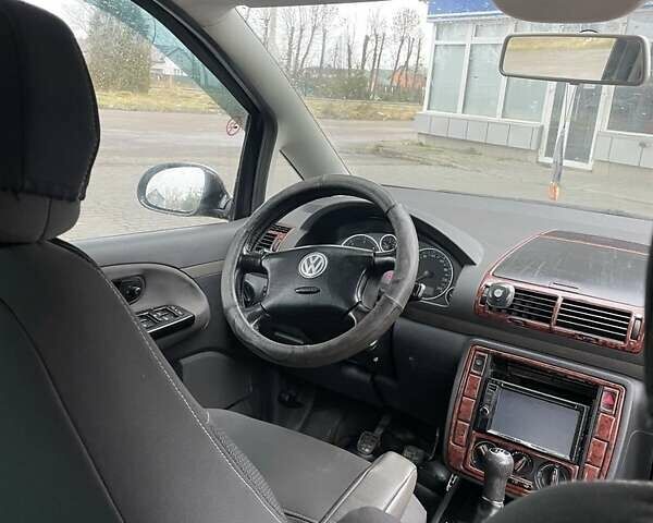 Черный Фольксваген Шаран, объемом двигателя 1.9 л и пробегом 223 тыс. км за 5500 $, фото 5 на Automoto.ua
