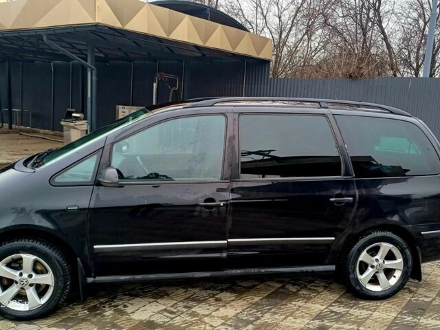 Черный Фольксваген Шаран, объемом двигателя 1.9 л и пробегом 260 тыс. км за 6500 $, фото 2 на Automoto.ua