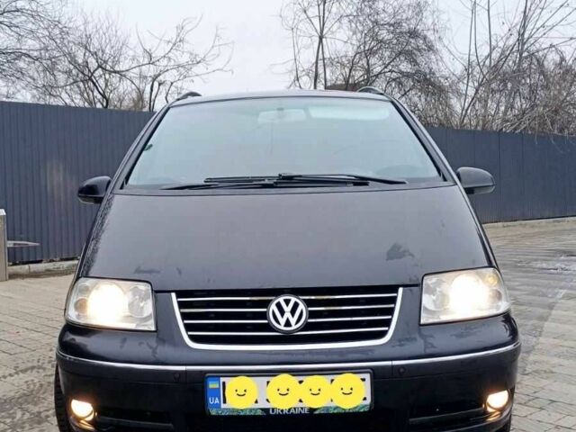 Черный Фольксваген Шаран, объемом двигателя 1 л и пробегом 260 тыс. км за 6500 $, фото 3 на Automoto.ua