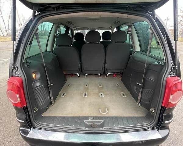 Черный Фольксваген Шаран, объемом двигателя 1.9 л и пробегом 223 тыс. км за 5500 $, фото 3 на Automoto.ua