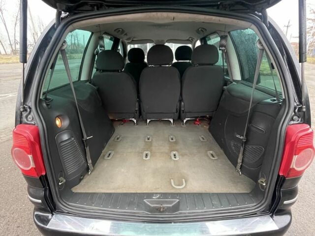 Черный Фольксваген Шаран, объемом двигателя 1.9 л и пробегом 223 тыс. км за 5500 $, фото 4 на Automoto.ua