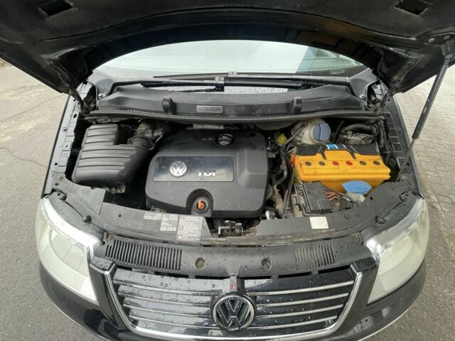 Черный Фольксваген Шаран, объемом двигателя 1.9 л и пробегом 223 тыс. км за 5500 $, фото 7 на Automoto.ua