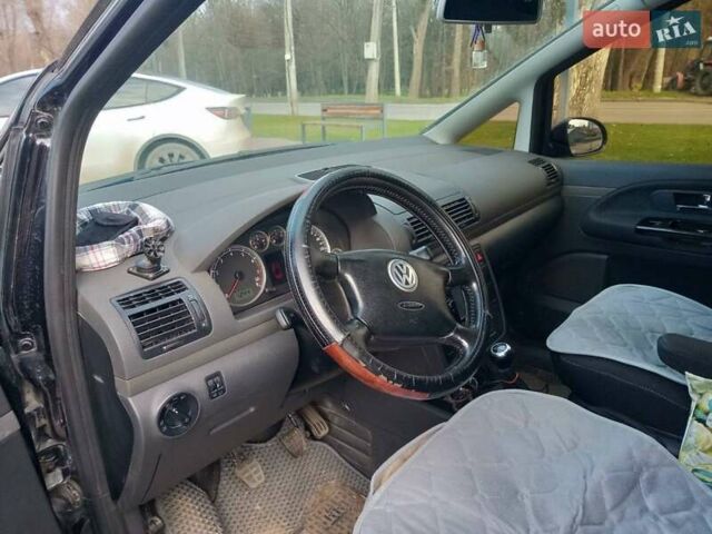 Черный Фольксваген Шаран, объемом двигателя 1.78 л и пробегом 111 тыс. км за 4850 $, фото 6 на Automoto.ua
