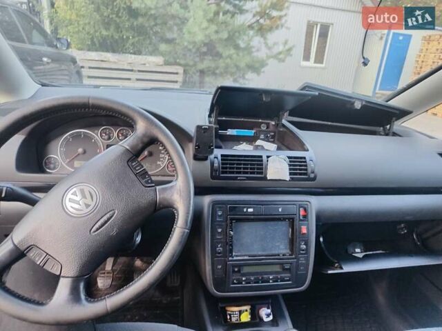 Черный Фольксваген Шаран, объемом двигателя 1.97 л и пробегом 291 тыс. км за 3000 $, фото 3 на Automoto.ua