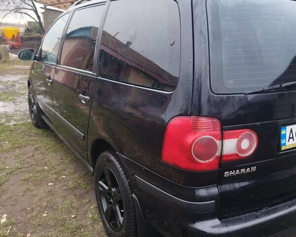 Чорний Фольксваген Шаран, об'ємом двигуна 2 л та пробігом 227 тис. км за 6900 $, фото 3 на Automoto.ua