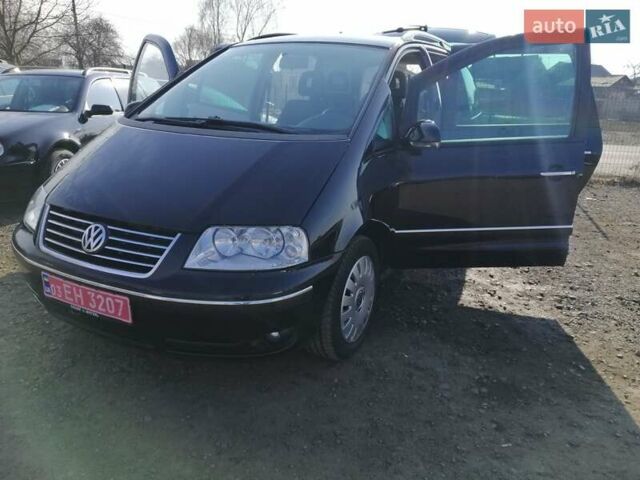 Черный Фольксваген Шаран, объемом двигателя 2 л и пробегом 241 тыс. км за 7950 $, фото 1 на Automoto.ua