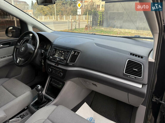 Черный Фольксваген Шаран, объемом двигателя 2 л и пробегом 245 тыс. км за 9900 $, фото 33 на Automoto.ua