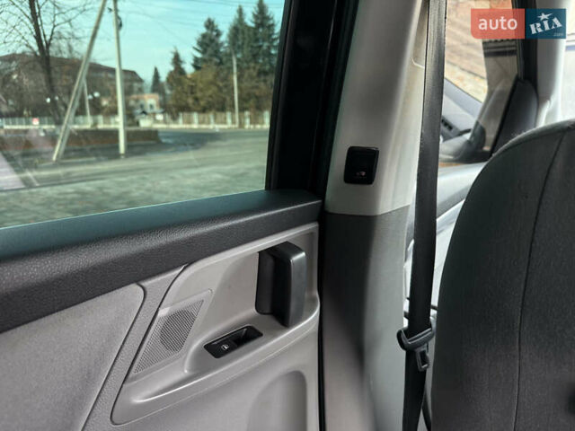 Черный Фольксваген Шаран, объемом двигателя 2 л и пробегом 245 тыс. км за 9900 $, фото 24 на Automoto.ua