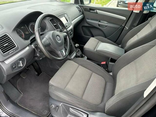 Черный Фольксваген Шаран, объемом двигателя 2 л и пробегом 477 тыс. км за 12300 $, фото 26 на Automoto.ua