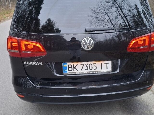 Чорний Фольксваген Шаран, об'ємом двигуна 2 л та пробігом 289 тис. км за 15000 $, фото 3 на Automoto.ua