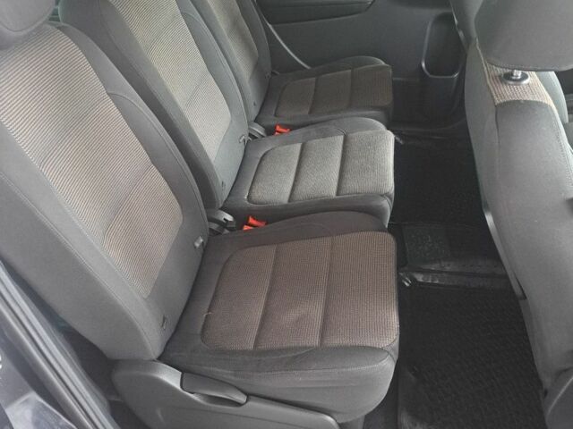 Чорний Фольксваген Шаран, об'ємом двигуна 2 л та пробігом 290 тис. км за 10500 $, фото 16 на Automoto.ua