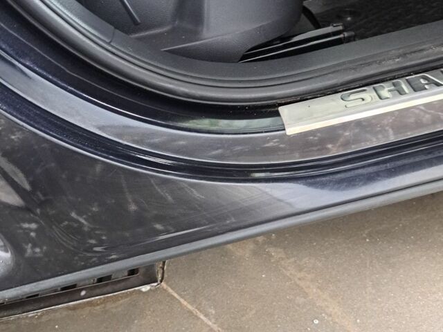 Чорний Фольксваген Шаран, об'ємом двигуна 2 л та пробігом 290 тис. км за 10500 $, фото 4 на Automoto.ua