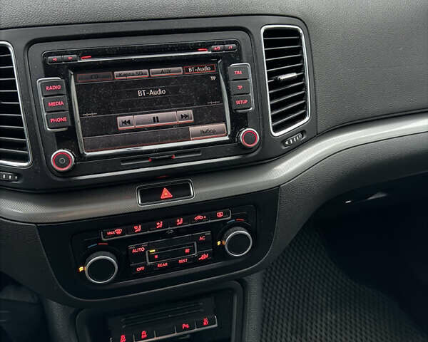 Черный Фольксваген Шаран, объемом двигателя 1.97 л и пробегом 309 тыс. км за 14500 $, фото 7 на Automoto.ua