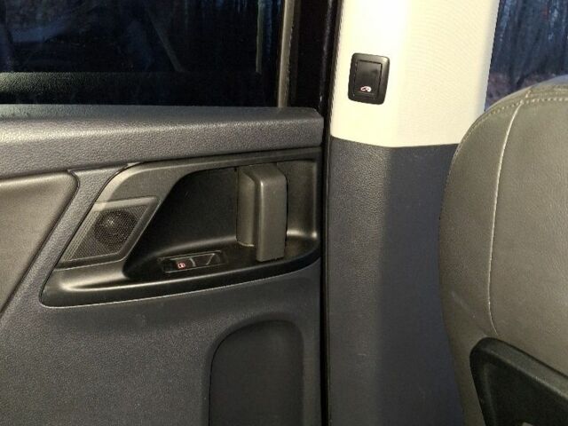 Чорний Фольксваген Шаран, об'ємом двигуна 2 л та пробігом 289 тис. км за 15000 $, фото 16 на Automoto.ua