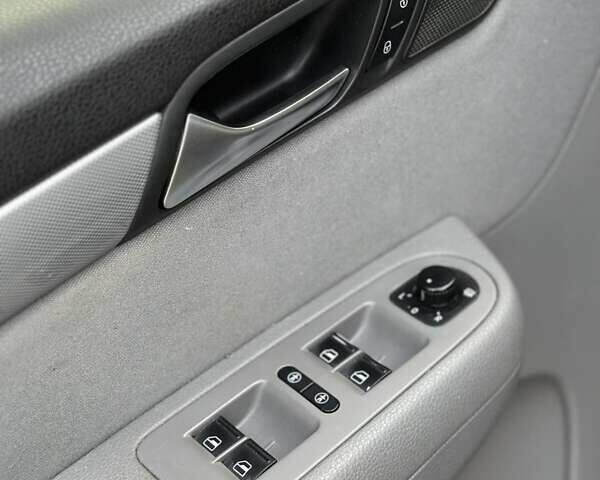 Черный Фольксваген Шаран, объемом двигателя 2 л и пробегом 319 тыс. км за 11500 $, фото 18 на Automoto.ua