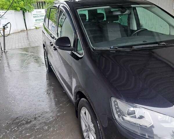 Чорний Фольксваген Шаран, об'ємом двигуна 2 л та пробігом 290 тис. км за 10500 $, фото 6 на Automoto.ua