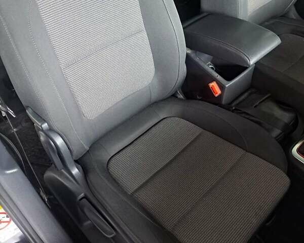 Чорний Фольксваген Шаран, об'ємом двигуна 2 л та пробігом 290 тис. км за 10500 $, фото 4 на Automoto.ua