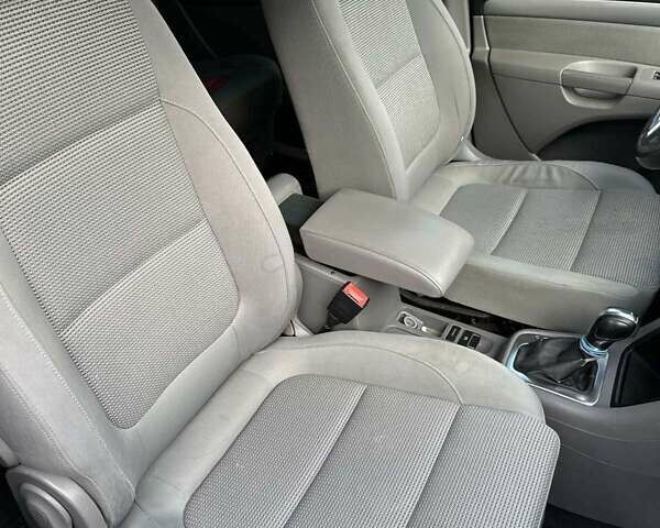 Черный Фольксваген Шаран, объемом двигателя 2 л и пробегом 319 тыс. км за 11500 $, фото 17 на Automoto.ua