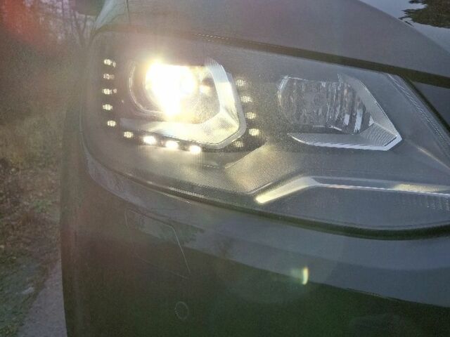 Чорний Фольксваген Шаран, об'ємом двигуна 2 л та пробігом 289 тис. км за 15000 $, фото 7 на Automoto.ua