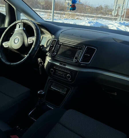 Черный Фольксваген Шаран, объемом двигателя 1.97 л и пробегом 309 тыс. км за 14500 $, фото 5 на Automoto.ua