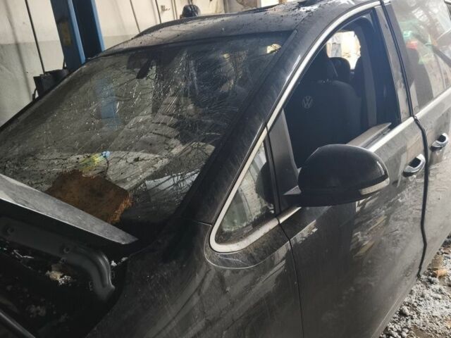 Черный Фольксваген Шаран, объемом двигателя 2 л и пробегом 341 тыс. км за 3500 $, фото 4 на Automoto.ua