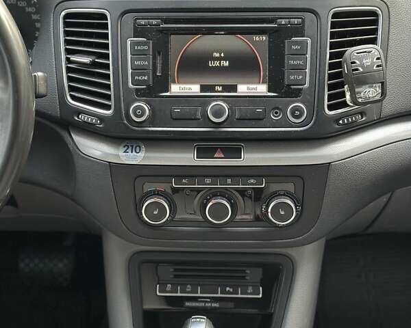 Черный Фольксваген Шаран, объемом двигателя 2 л и пробегом 319 тыс. км за 11500 $, фото 19 на Automoto.ua