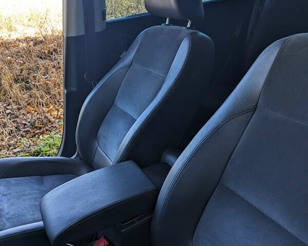 Черный Фольксваген Шаран, объемом двигателя 2 л и пробегом 218 тыс. км за 15850 $, фото 2 на Automoto.ua