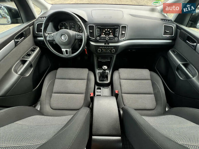 Чорний Фольксваген Шаран, об'ємом двигуна 2 л та пробігом 126 тис. км за 15957 $, фото 45 на Automoto.ua