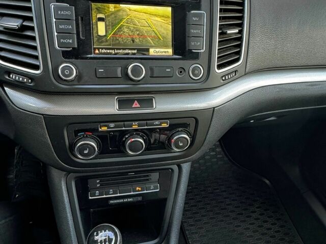 Чорний Фольксваген Шаран, об'ємом двигуна 2 л та пробігом 178 тис. км за 7800 $, фото 17 на Automoto.ua