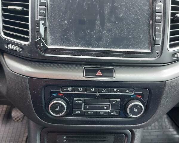 Черный Фольксваген Шаран, объемом двигателя 2 л и пробегом 298 тыс. км за 12000 $, фото 4 на Automoto.ua