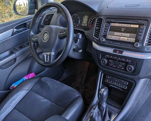 Черный Фольксваген Шаран, объемом двигателя 2 л и пробегом 218 тыс. км за 15850 $, фото 5 на Automoto.ua