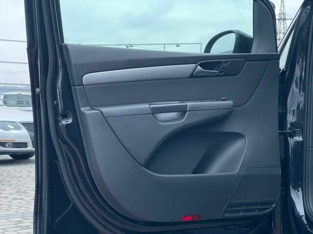 Черный Фольксваген Шаран, объемом двигателя 2 л и пробегом 235 тыс. км за 13950 $, фото 5 на Automoto.ua