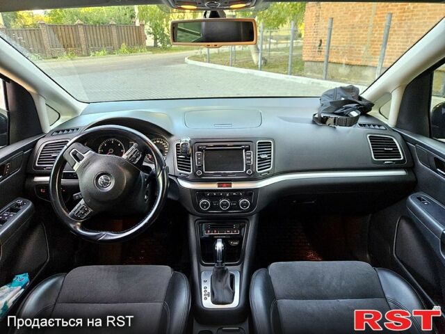 Фольксваген Шаран 2013 в Полтаве на Automoto.ua Черный Фольксваген Шаран, объемом двигателя 2 л и пробегом 246 тыс. км за 12200 $, фото 3 на Automoto.ua