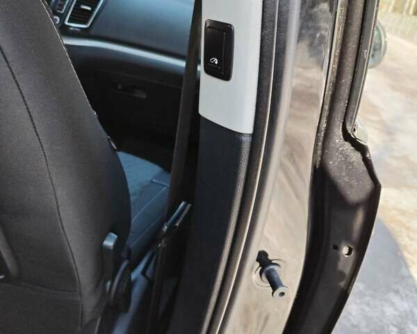 Черный Фольксваген Шаран, объемом двигателя 1.97 л и пробегом 288 тыс. км за 13800 $, фото 31 на Automoto.ua