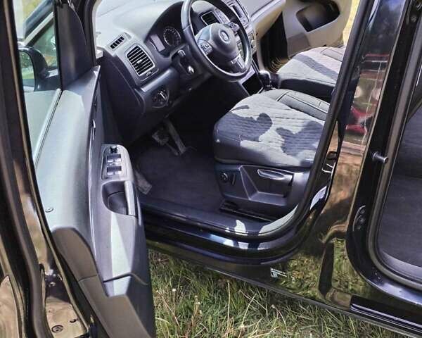 Черный Фольксваген Шаран, объемом двигателя 1.97 л и пробегом 288 тыс. км за 13800 $, фото 32 на Automoto.ua