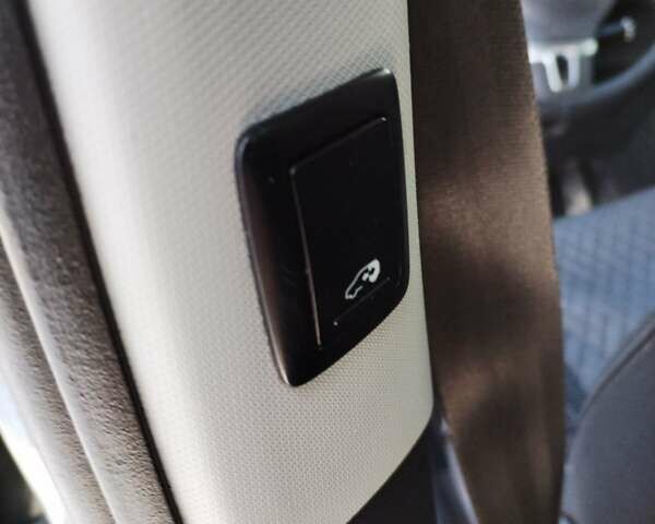 Черный Фольксваген Шаран, объемом двигателя 1.97 л и пробегом 288 тыс. км за 13800 $, фото 18 на Automoto.ua