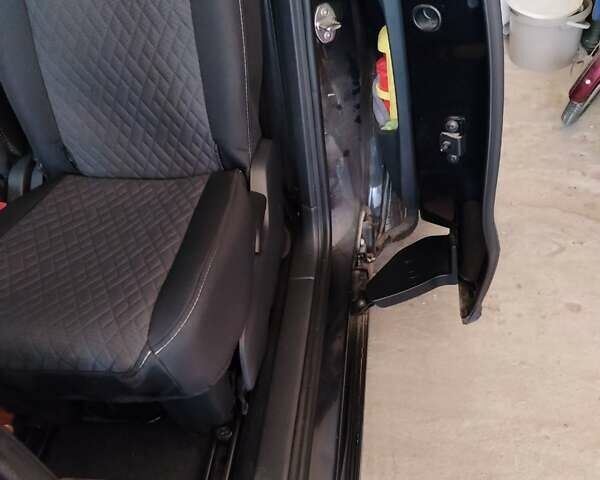 Черный Фольксваген Шаран, объемом двигателя 1.97 л и пробегом 288 тыс. км за 13800 $, фото 13 на Automoto.ua