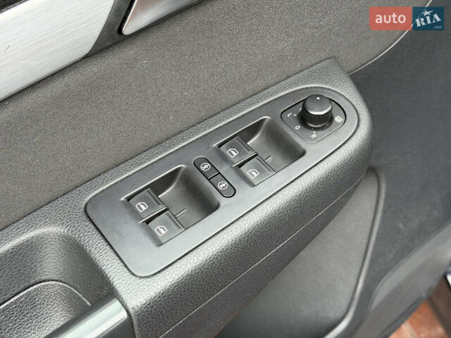 Чорний Фольксваген Шаран, об'ємом двигуна 2 л та пробігом 250 тис. км за 15900 $, фото 19 на Automoto.ua