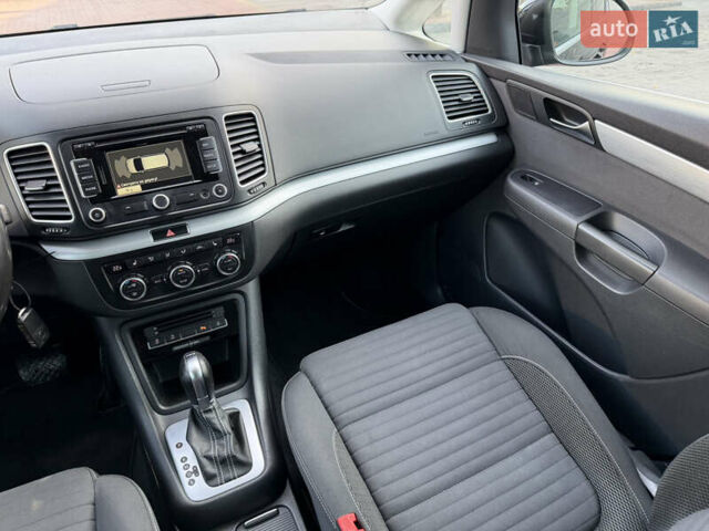 Чорний Фольксваген Шаран, об'ємом двигуна 2 л та пробігом 250 тис. км за 15900 $, фото 76 на Automoto.ua