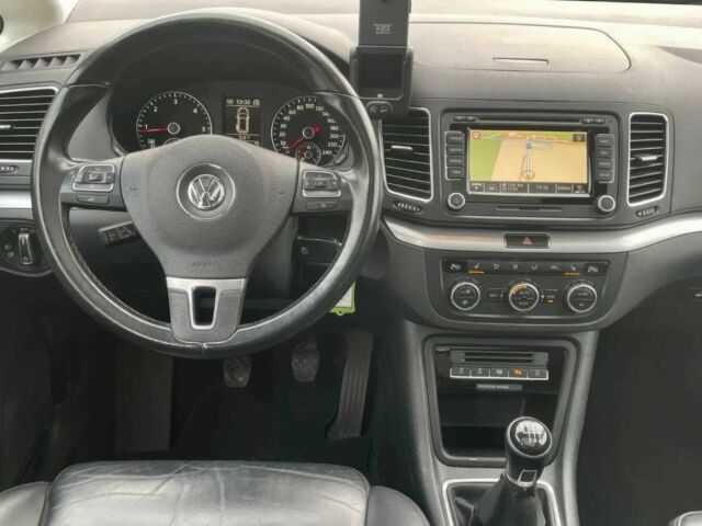 Фольксваген Шаран 2014 в Днепре (Днепропетровске) на Automoto.ua Черный Фольксваген Шаран, объемом двигателя 2 л и пробегом 81 тыс. км за 7800 $, фото 7 на Automoto.ua