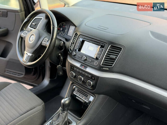 Чорний Фольксваген Шаран, об'ємом двигуна 2 л та пробігом 250 тис. км за 15900 $, фото 22 на Automoto.ua