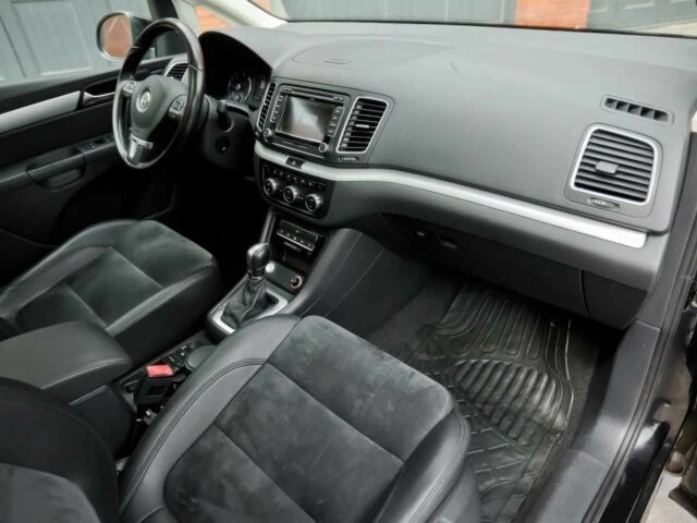 Чорний Фольксваген Шаран, об'ємом двигуна 2 л та пробігом 135 тис. км за 9200 $, фото 4 на Automoto.ua