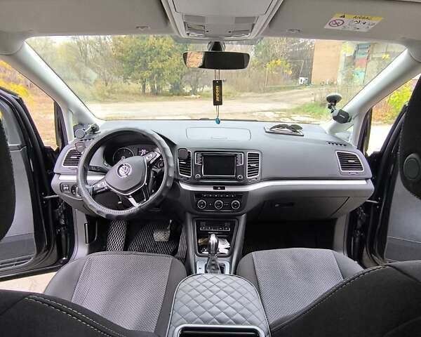 Черный Фольксваген Шаран, объемом двигателя 2 л и пробегом 147 тыс. км за 20000 $, фото 18 на Automoto.ua