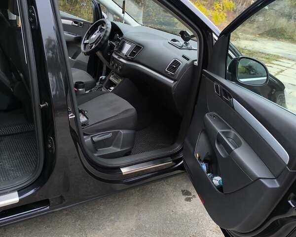 Черный Фольксваген Шаран, объемом двигателя 2 л и пробегом 147 тыс. км за 20000 $, фото 7 на Automoto.ua